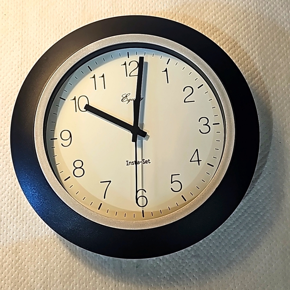 CLOCK 🕑 🕙 🕚